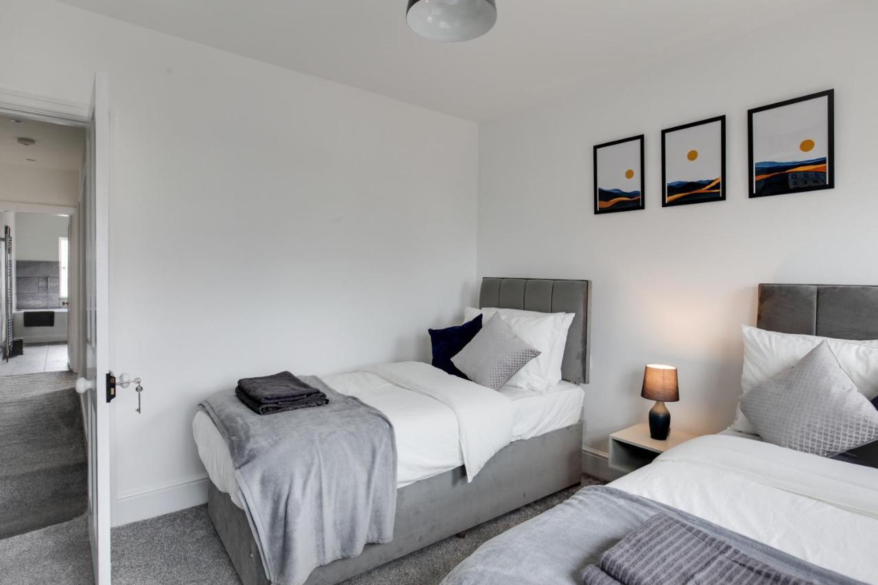 Spacious Three Bedroom House - Free Parking & Wifi Chelmsford Exterior photo